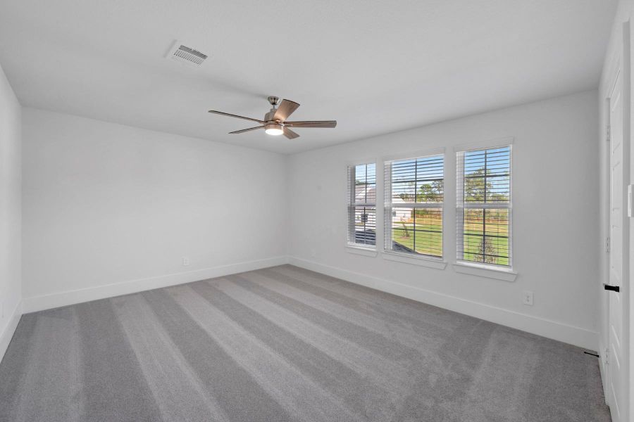 Spacious, unfurnished interior of a new home in Lone Star Landing, Montgomery (Image 32).