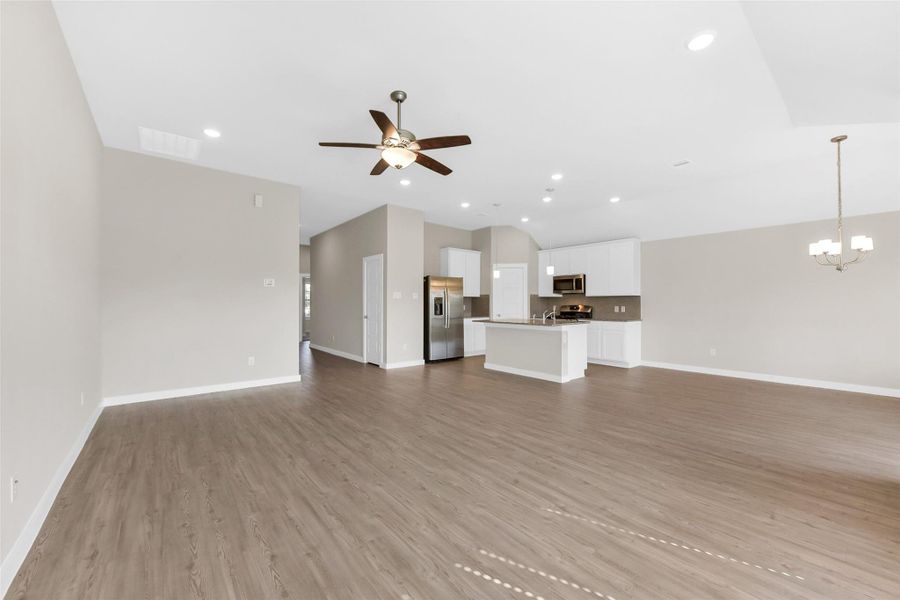 Spacious, unfurnished interior of a new home in Southwinds, Baytown (Image 17).