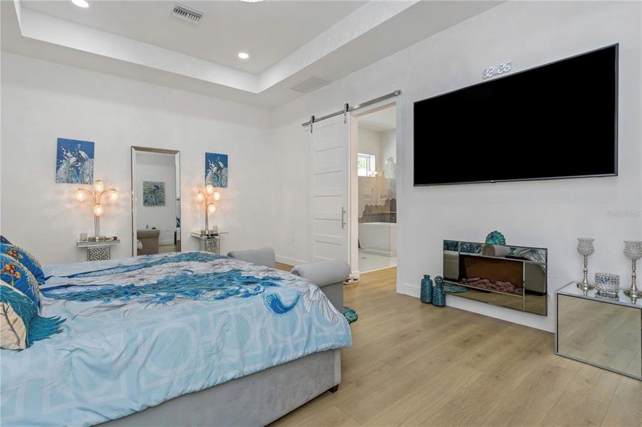 Furnished interior view inside a new home in , Tarpon Springs (Image 12).