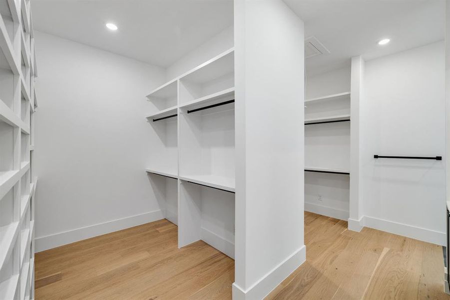 Spacious, unfurnished interior of a new home in , Farmers Branch (Image 19).