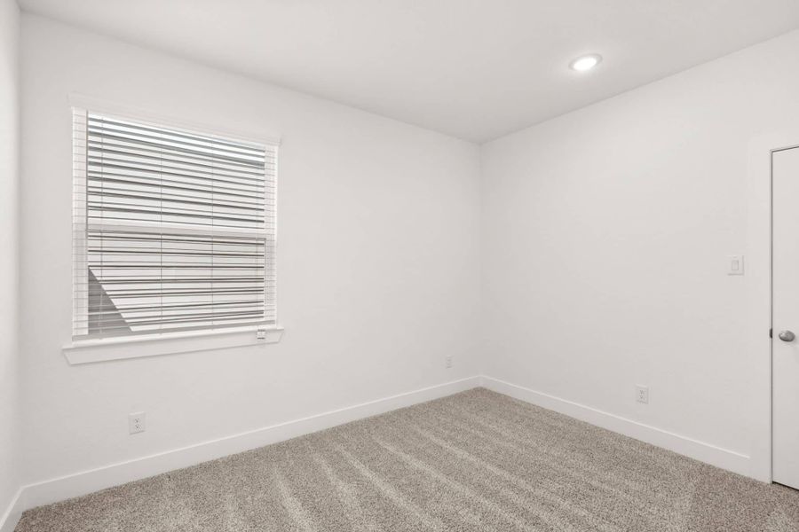 Spacious, unfurnished interior of a new home in Sienna, Missouri City (Image 16).
