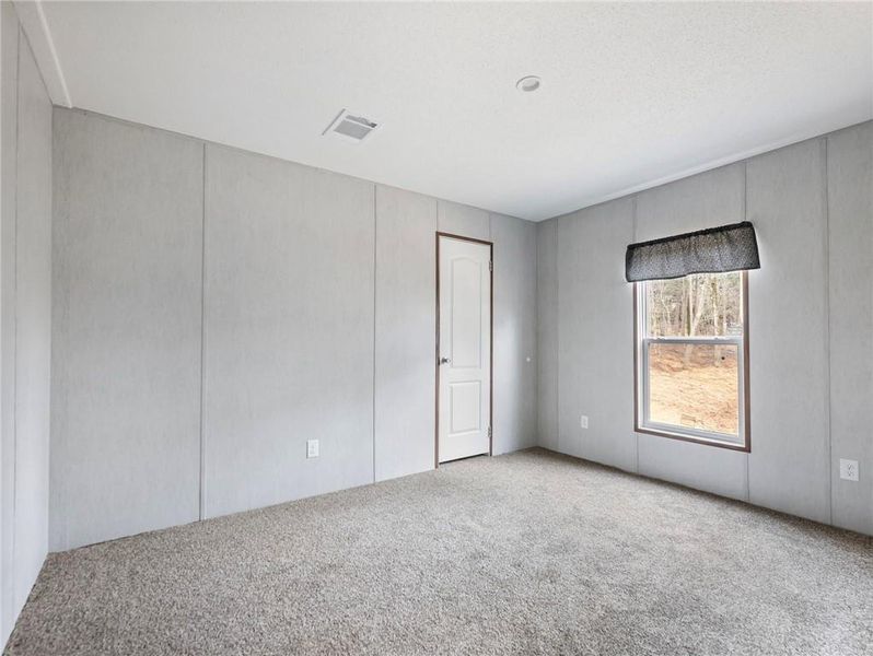 Spacious, unfurnished interior of a new home in , Lula (Image 33).