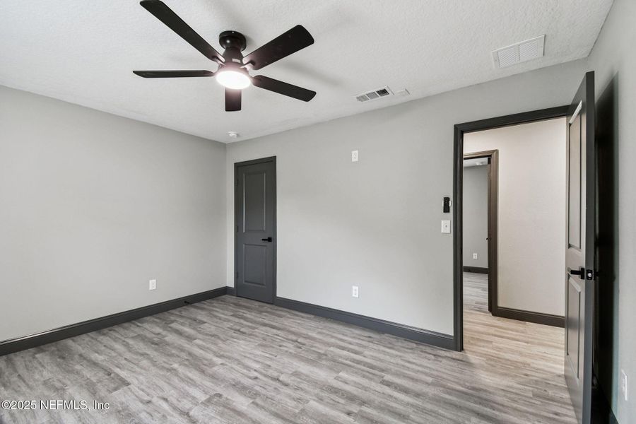 Spacious, unfurnished interior of a new home in , Jacksonville (Image 20).