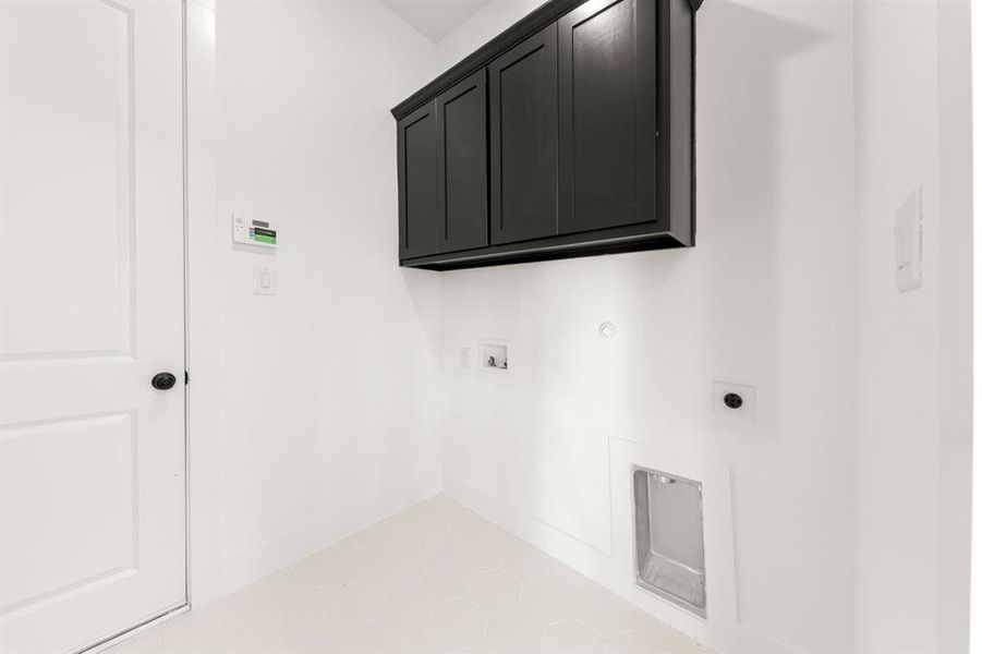 Spacious, unfurnished interior of a new home in The Villages of Hurricane Creek, Anna (Image 12).