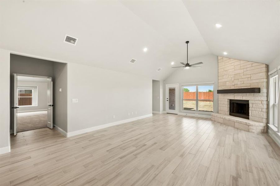 Spacious, unfurnished interior of a new home in The Retreat at North Grove 60, Waxahachie (Image 26).