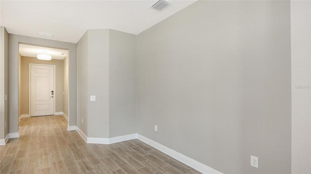 Spacious, unfurnished interior of a new home in , Venice (Image 16).