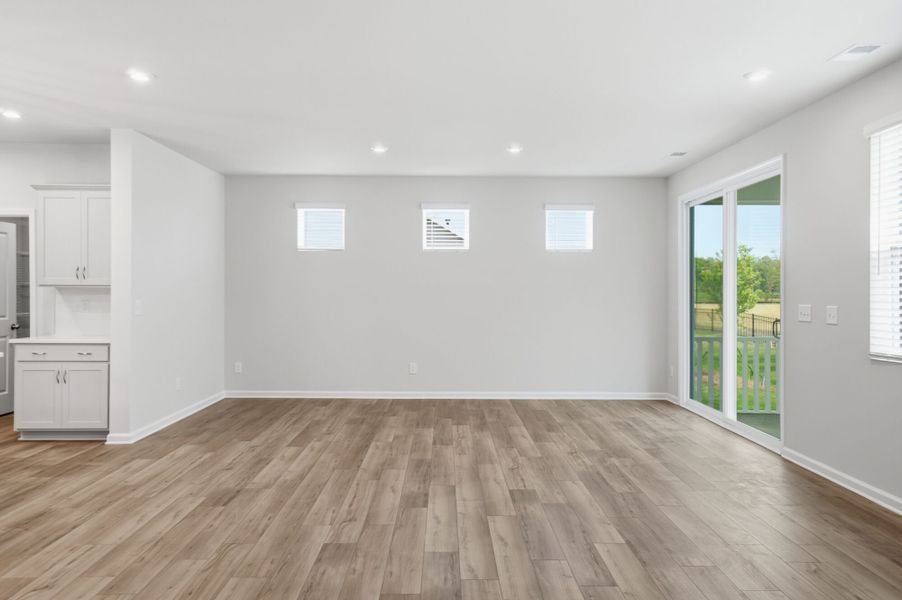 Spacious, unfurnished interior of a new home in Waxhaw Landing, Monroe (Image 18).