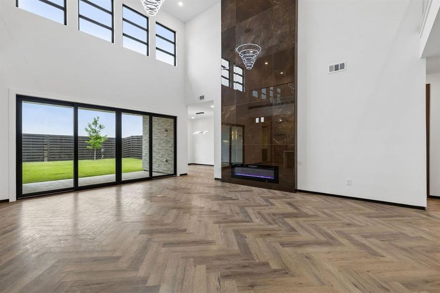 Floor-to-ceiling fireplace