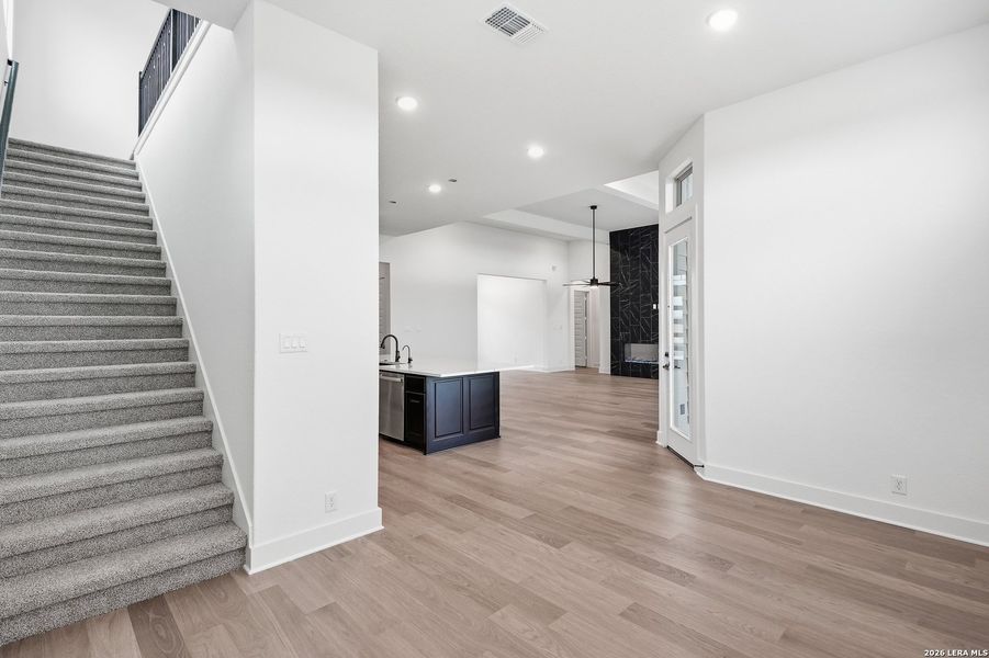 Spacious, unfurnished interior of a new home in Prominence Urban, San Antonio (Image 24).