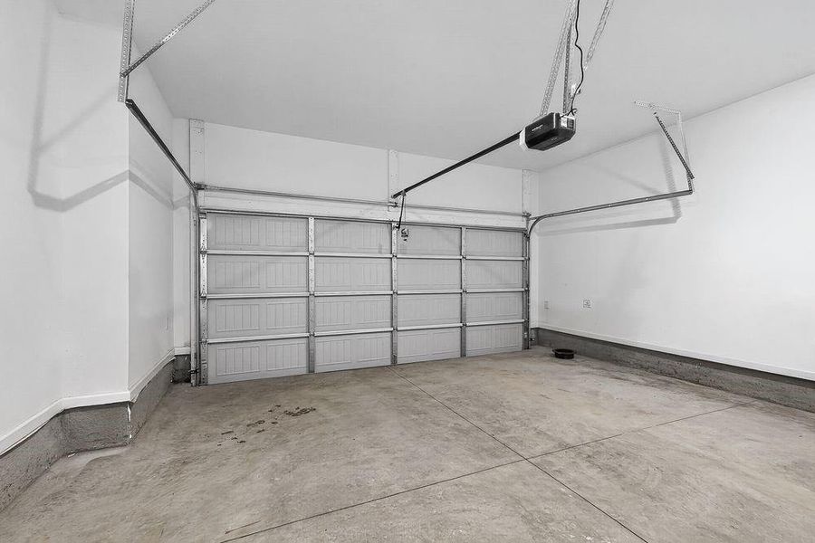 Spacious, unfurnished interior of a new home in Rosewood Farm, Lawrenceville (Image 43).