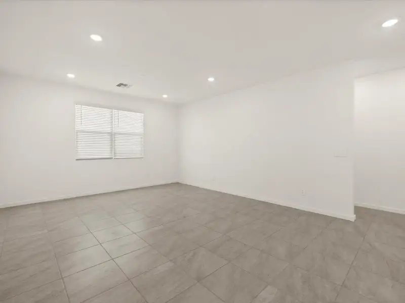 Spacious, unfurnished interior of a new home in Entrada Reserve Series, Tolleson (Image 9).