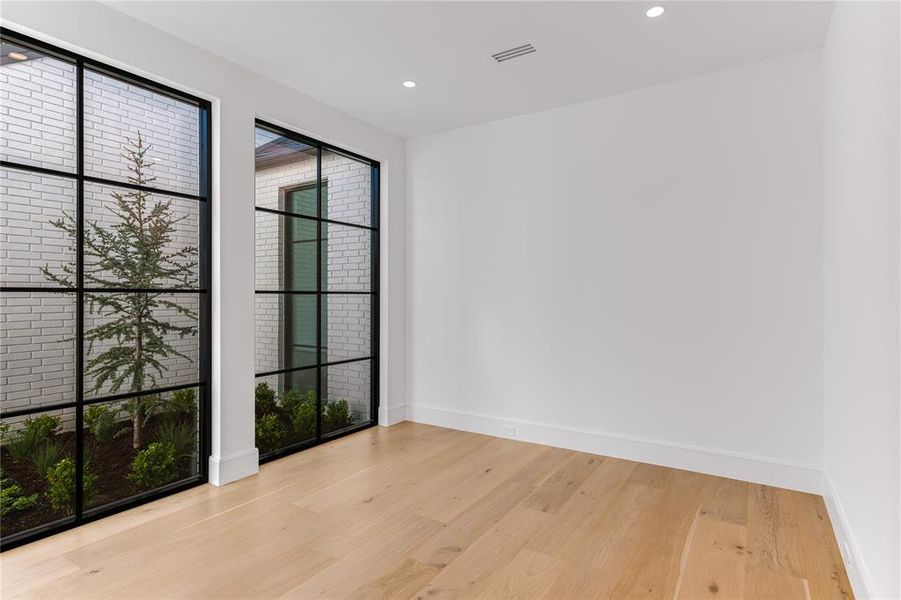 Spacious, unfurnished interior of a new home in , Dallas (Image 11).