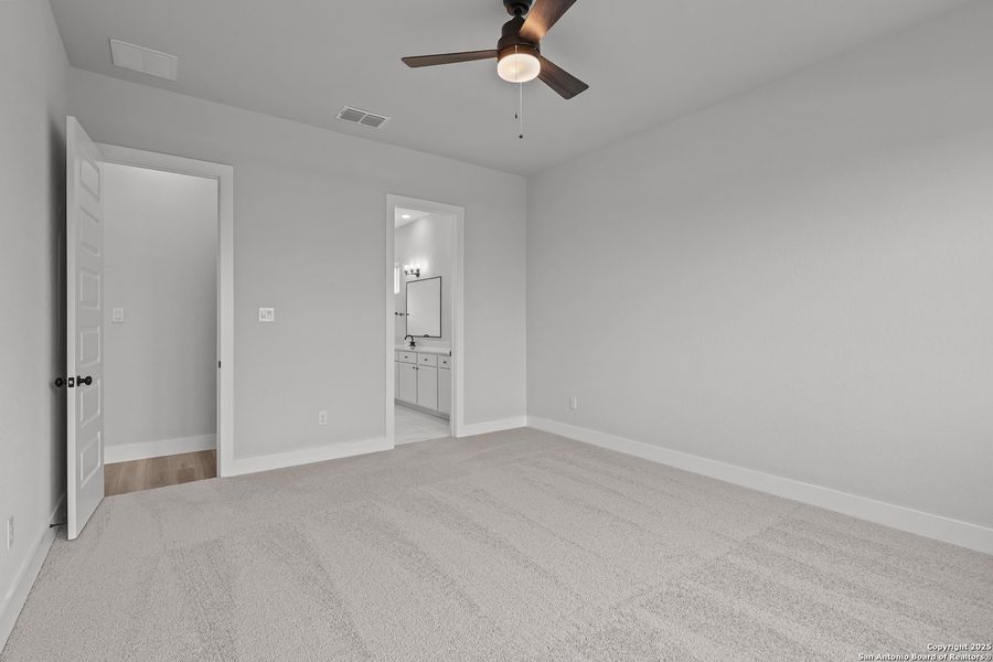 Spacious, unfurnished interior of a new home in Homestead, Schertz (Image 27).