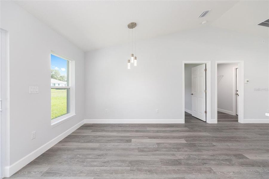Spacious, unfurnished interior of a new home in , Dunnellon (Image 12).