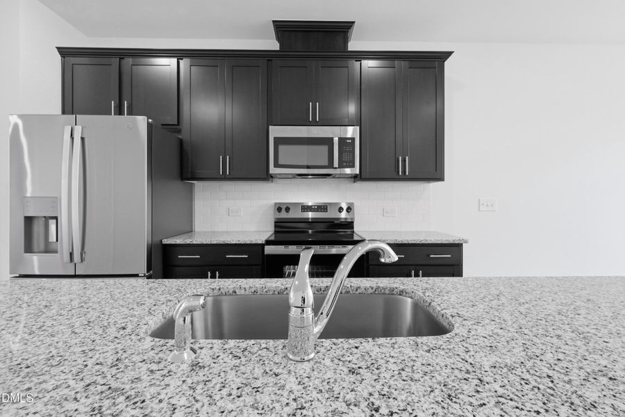 SUN_ElmGrove_Pic_Jackson_QMI_22_Kitchen_