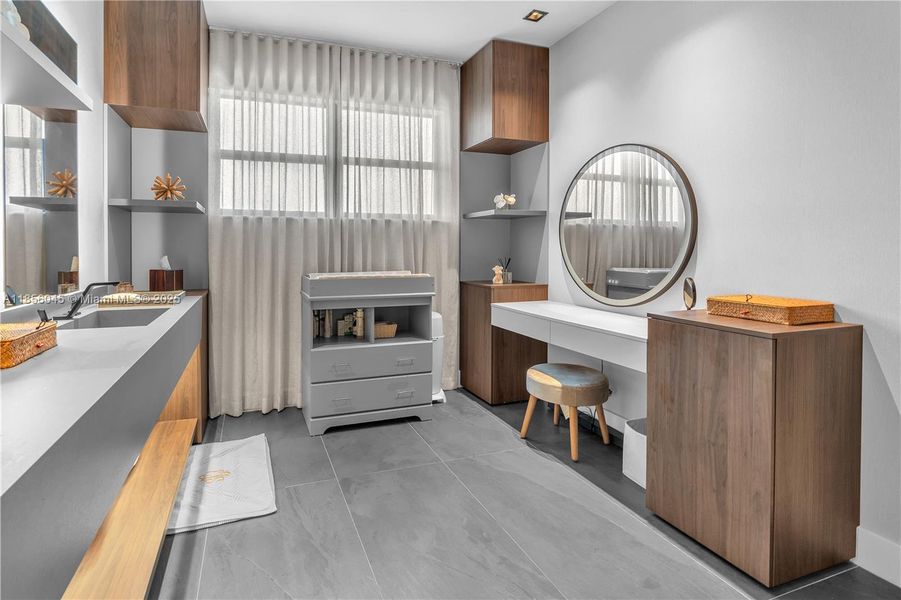 Furnished interior view inside a new home in , Miramar (Image 5).