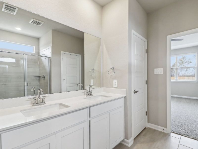 Primary suite bathroom in the Medina floorplan at a Meritage Homes community. Primary suite bathroom in the Medina floorplan at a Meritage Homes community.