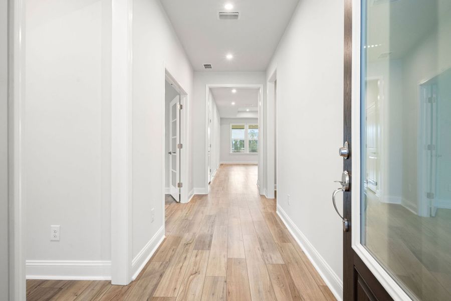 Spacious, unfurnished interior of a new home in Sun City Hilton Head, Bluffton (Image 13).