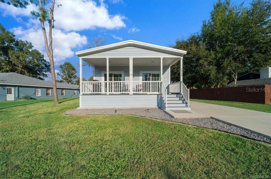 Exterior details and patio area of a home in , Crystal River (Image 2). Exterior details and patio area of a home in , Crystal River (Image 2).