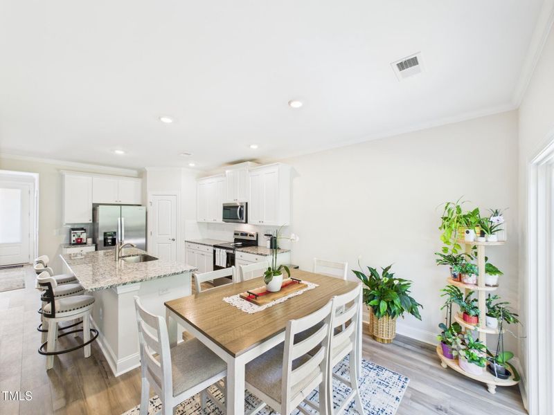 CAM01608G0-PR0104-STILL029