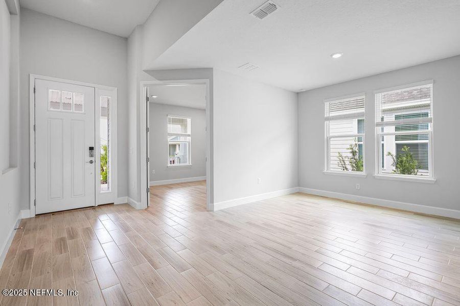 Spacious, unfurnished interior of a new home in Colbert Landings, Palm Coast (Image 20).