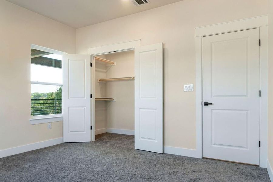 Spacious, unfurnished interior of a new home in , Granbury (Image 27).