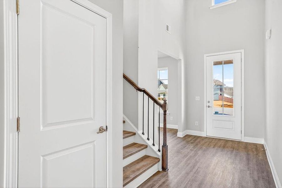 Spacious, unfurnished interior of a new home in , Homer (Image 33).