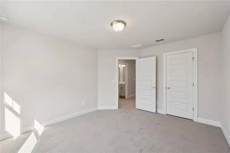 Spacious, unfurnished interior of a new home in , Lawrenceville (Image 19).