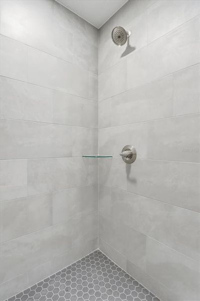 Close-up of interior finishes inside a home in , Dunnellon (Image 11).