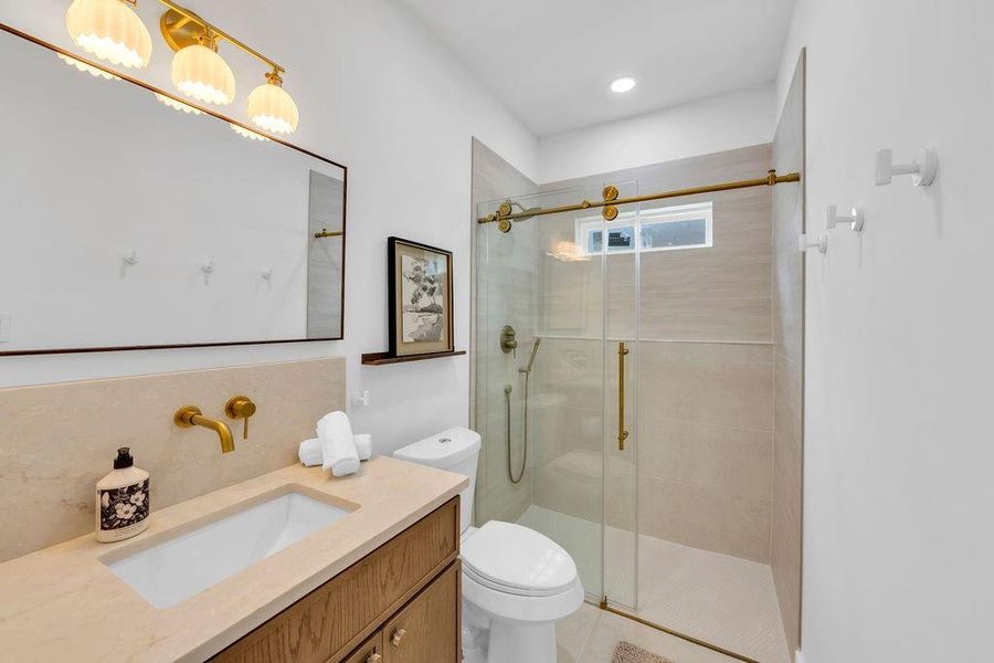 Furnished interior view inside a new home in , Dallas (Image 6).