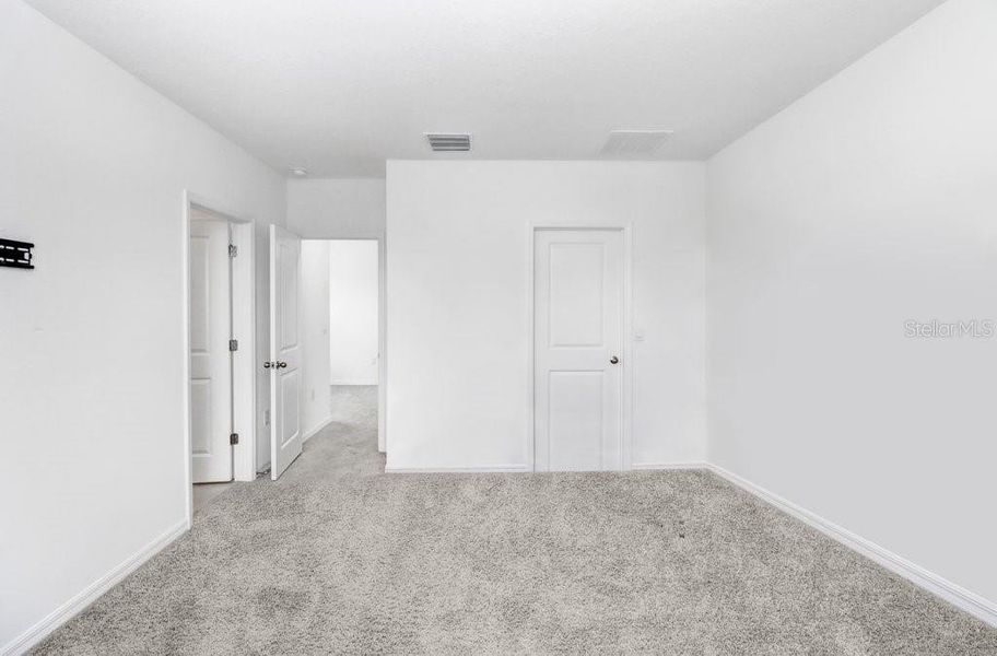 Spacious, unfurnished interior of a new home in , Apollo Beach (Image 16).