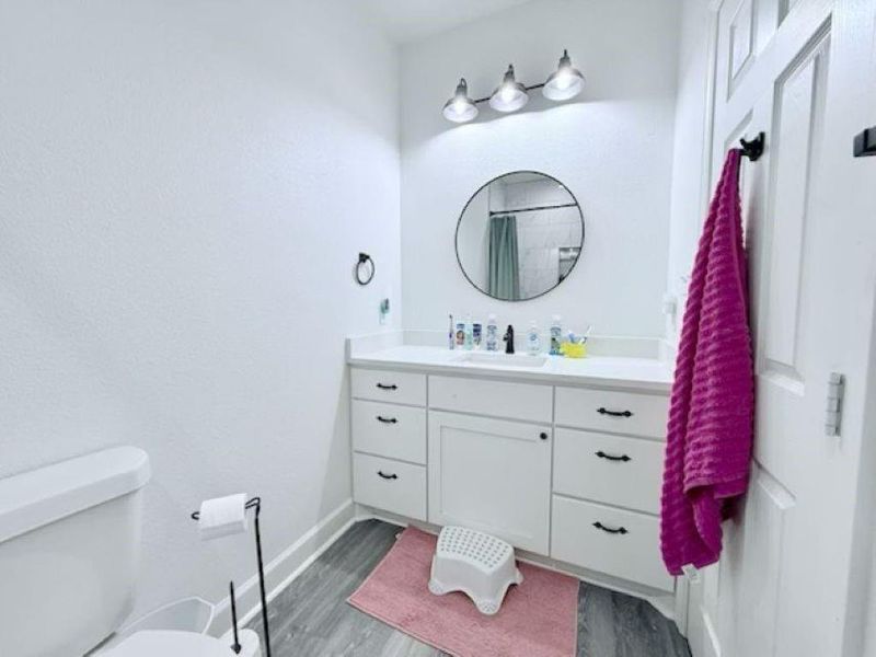 Furnished interior view inside a new home in , Brenham (Image 25).