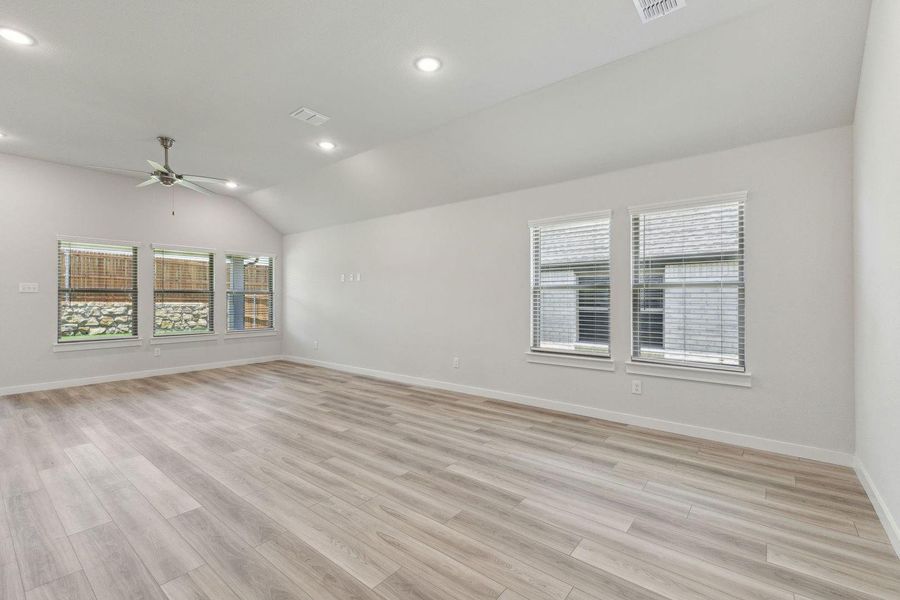 Spacious, unfurnished interior of a new home in Prairie Winds, Hutto (Image 15).