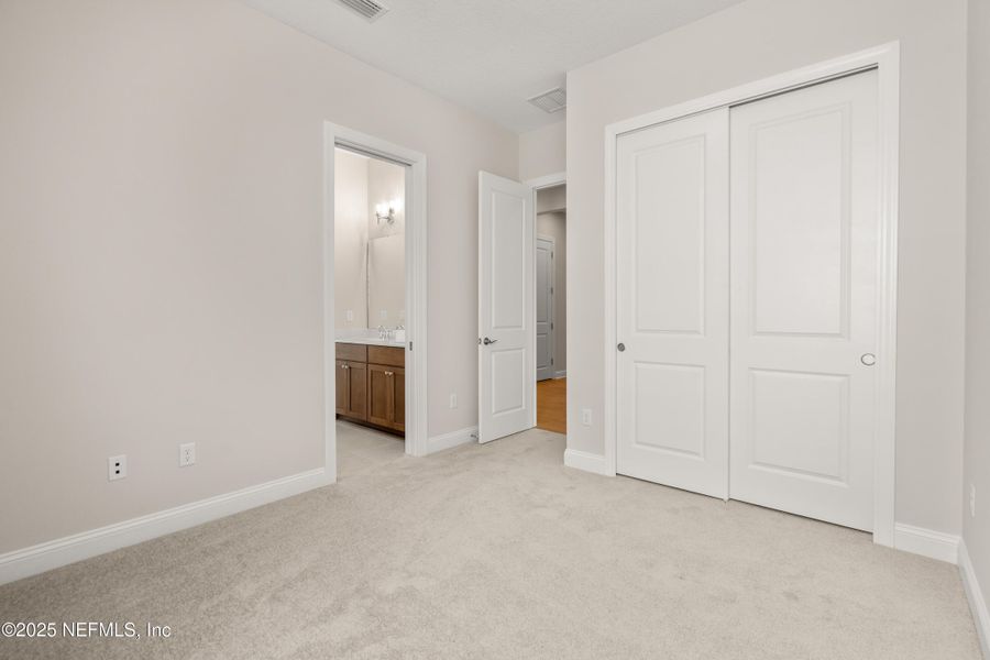 Spacious, unfurnished interior of a new home in Madeira, St. Augustine (Image 25).