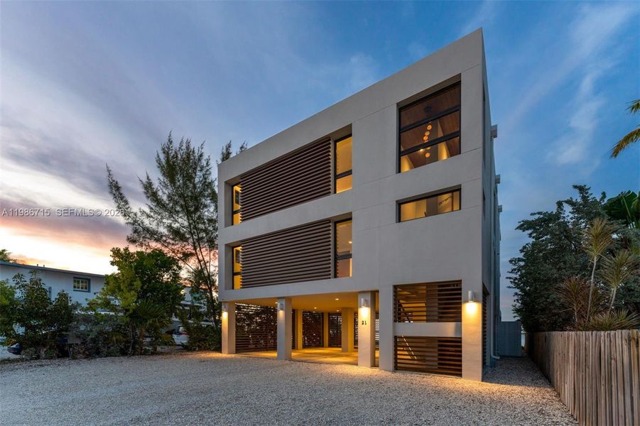 Condo located in Key Largo, FL showcasing its design and architecture (Image 36). Condo located in Key Largo, FL showcasing its design and architecture (Image 36).