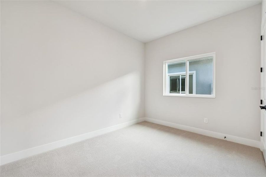 Spacious, unfurnished interior of a new home in Chapel Crossings, Wesley Chapel (Image 33).
