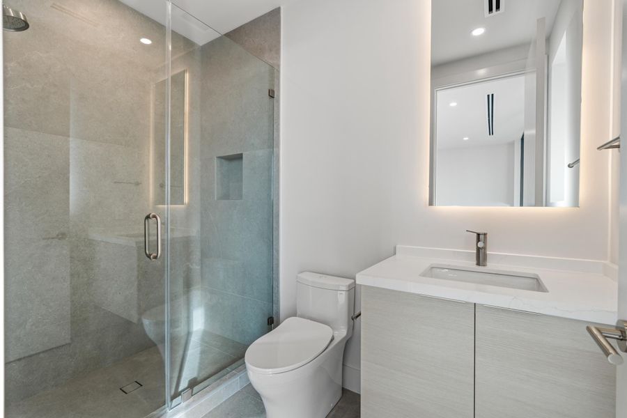 mls_BATHROOM_4_DT