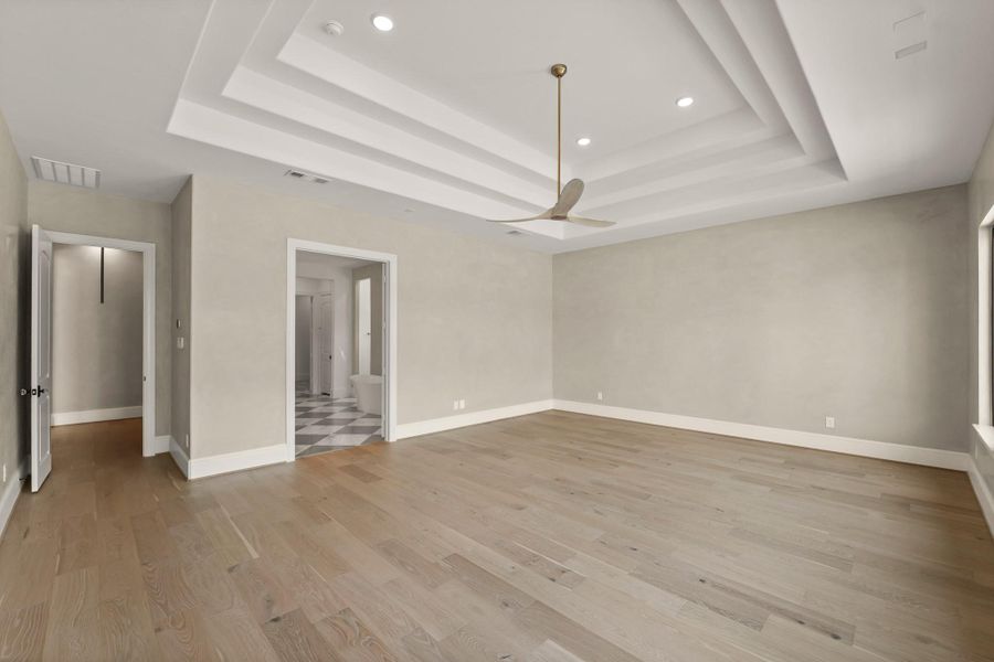 Spacious, unfurnished interior of a new home in The Park and The Reserve, Fulshear (Image 24).