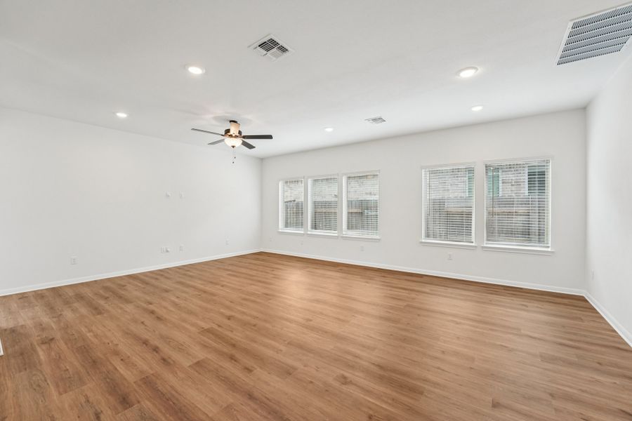 Spacious, unfurnished interior of a new home in Crosswinds, Kyle (Image 22).