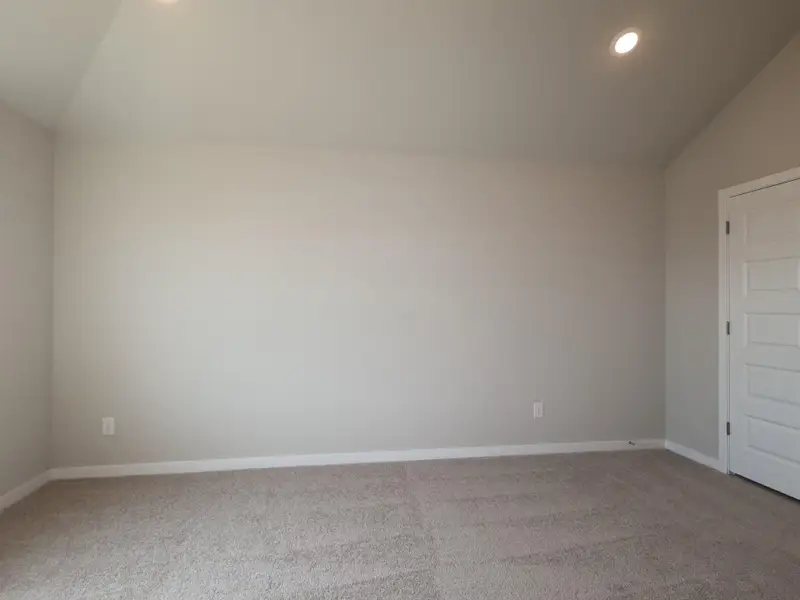 Spacious, unfurnished interior of a new home in Heritage, Dripping Springs (Image 7).