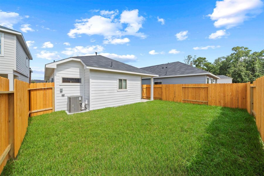 Front exterior of a new home in Woodland Lakes, Houston, TX, highlighting curb appeal (Image 1). Front exterior of a new home in Woodland Lakes, Houston, TX, highlighting curb appeal (Image 1).