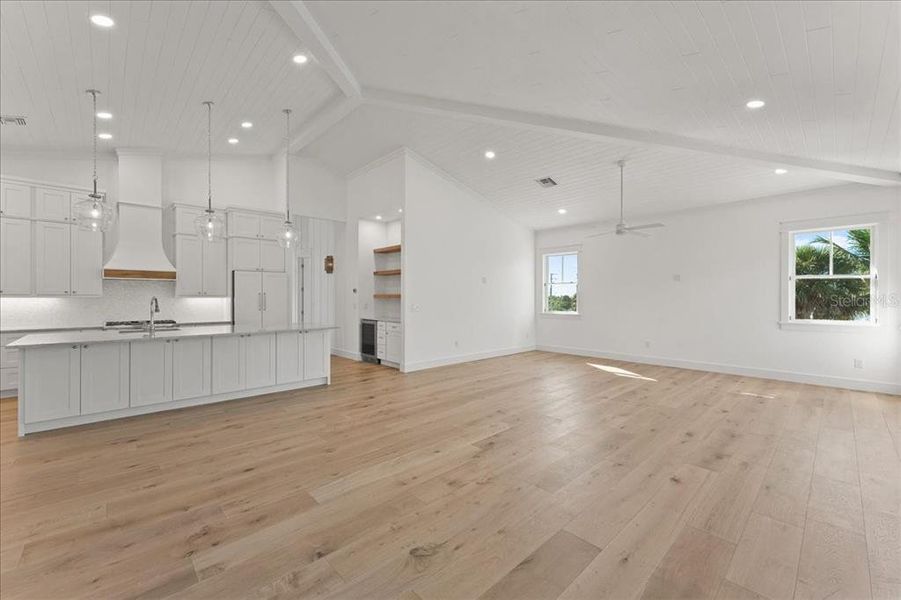 Spacious, unfurnished interior of a new home in , Boca Grande (Image 55).