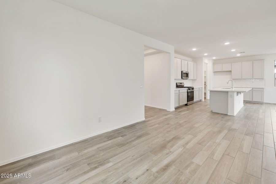 DINING ROOM DINING ROOM