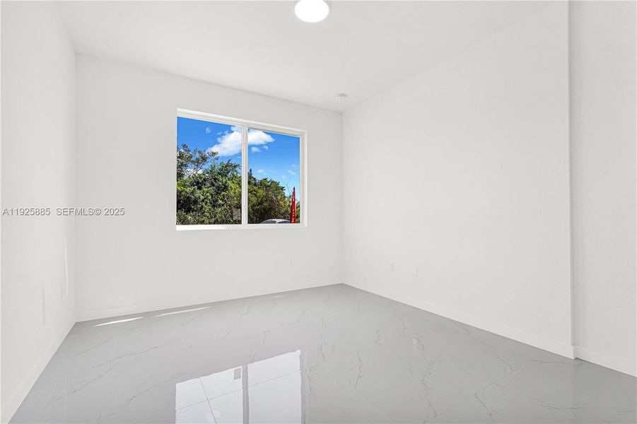 Spacious, unfurnished interior of a new home in , Miami (Image 24).