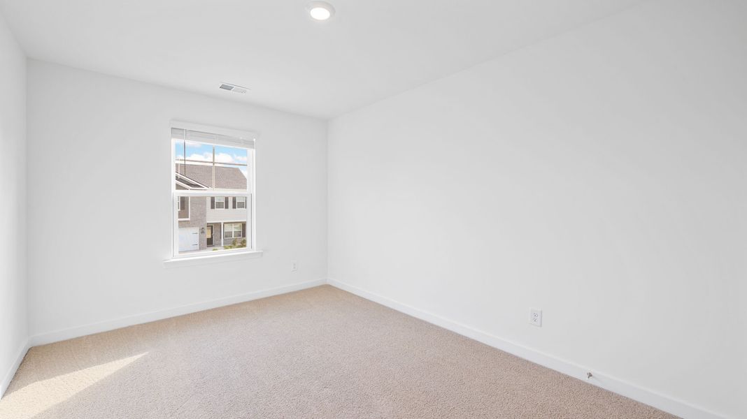 Spacious, unfurnished interior of a new home in The Cove at Thrasher Landing, Hixson (Image 17).