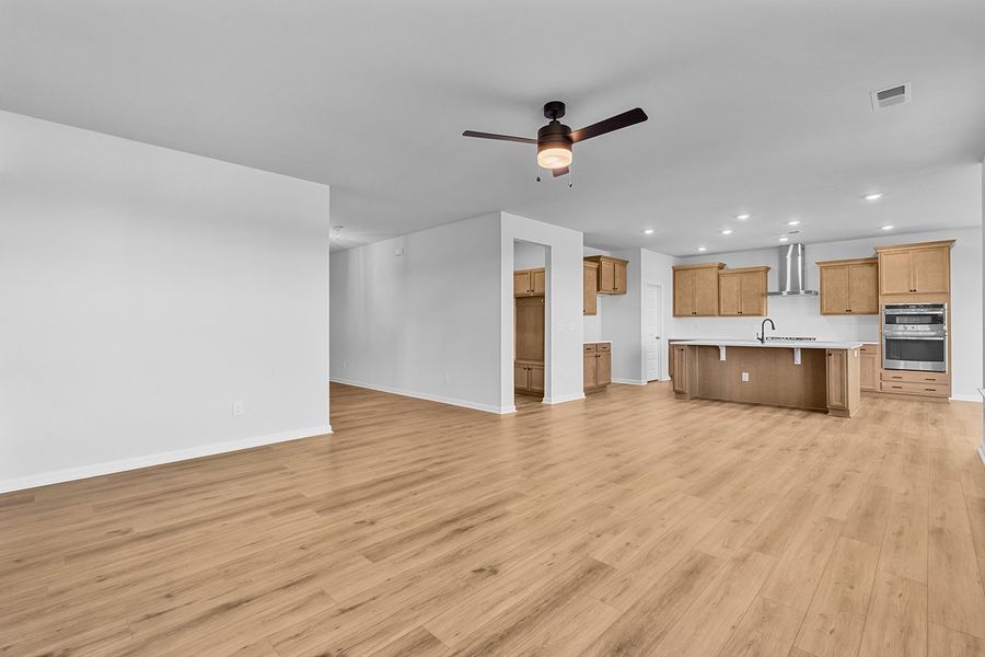 Spacious, unfurnished interior of a new home in Fieldstone, Lexington (Image 19).