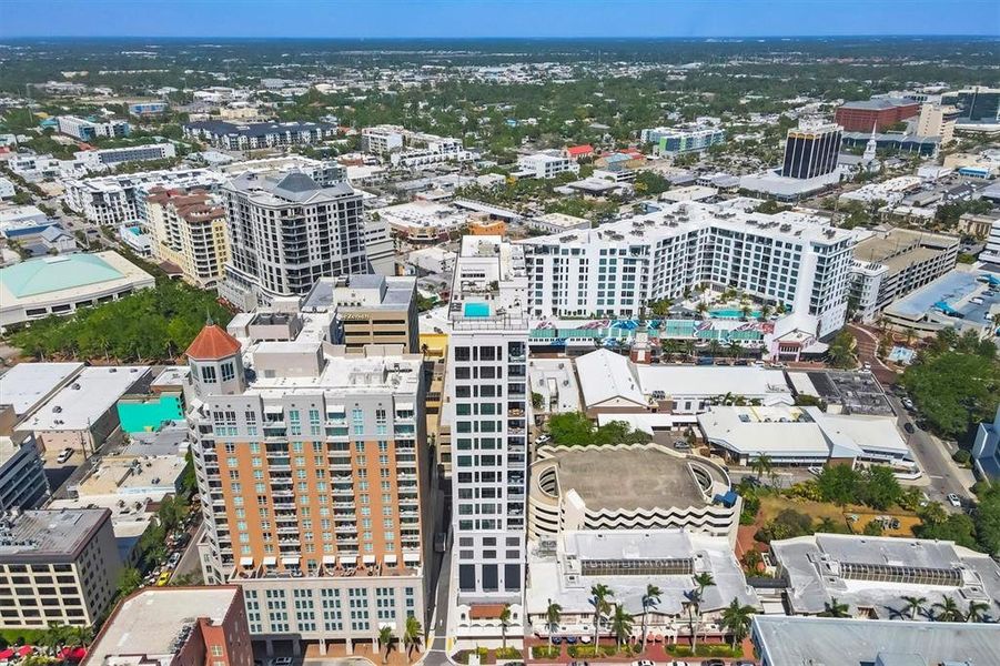 Condo located in Sarasota, FL showcasing its design and architecture (Image 4). Condo located in Sarasota, FL showcasing its design and architecture (Image 4).