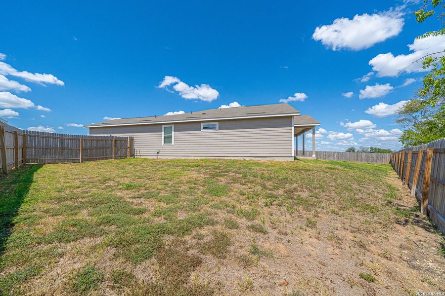 Exterior details and patio area of a home in Hannah Heights, Seguin (Image 3).