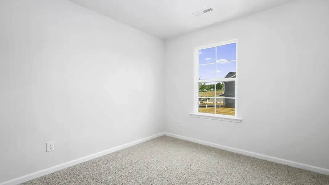 Spacious, unfurnished interior of a new home in Willow Mill, Thomasville (Image 14).