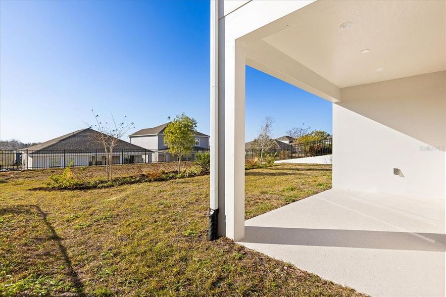 Exterior details and patio area of a home in Dora Parc, Mount Dora (Image 33).
